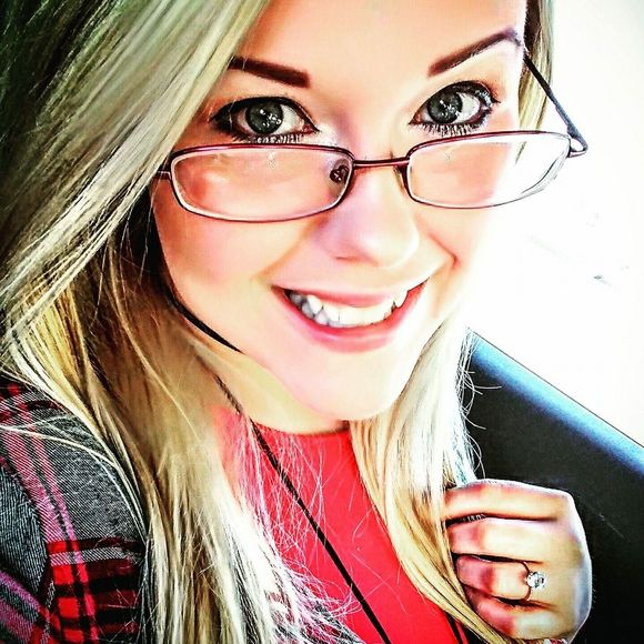 Meet your Posher, Mindy - Picture 1 of 1